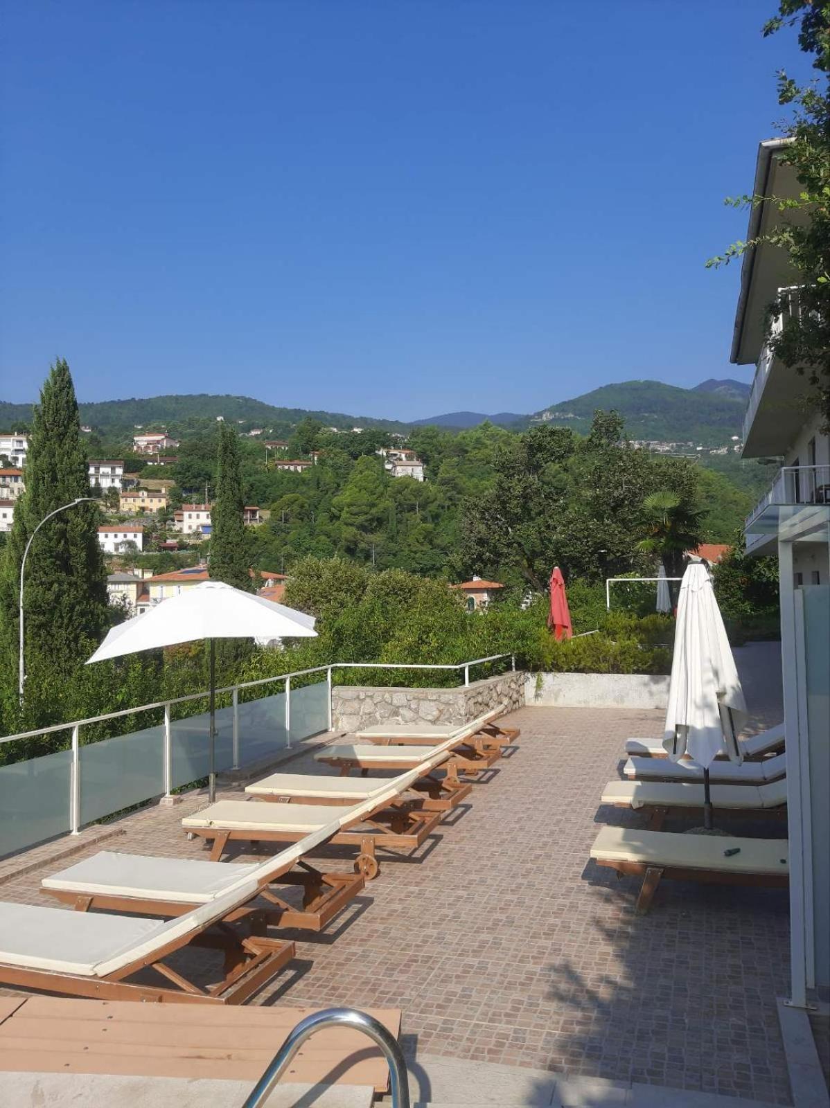 Apartmani Kadmen Ika Exterior photo