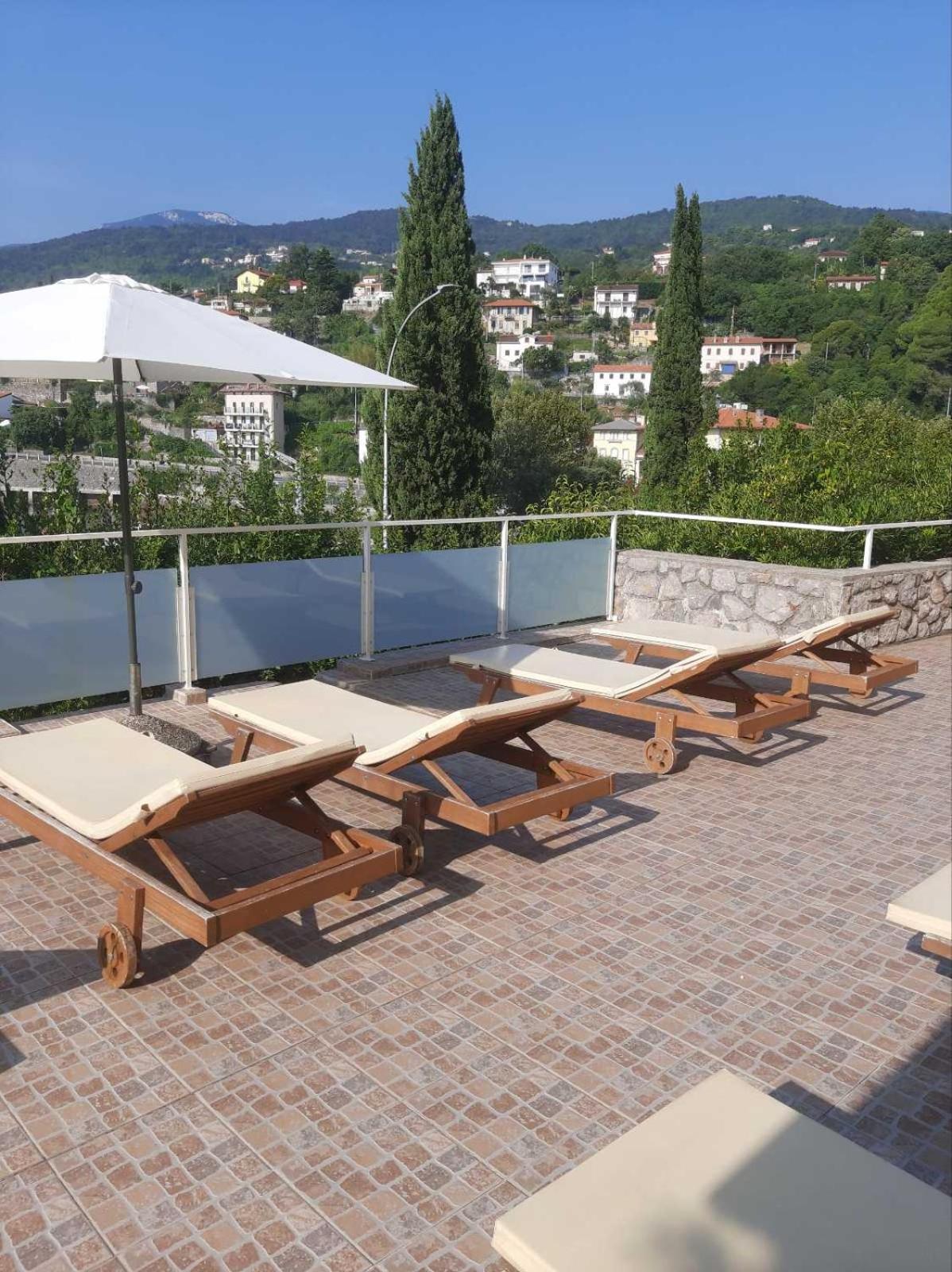 Apartmani Kadmen Ika Exterior photo