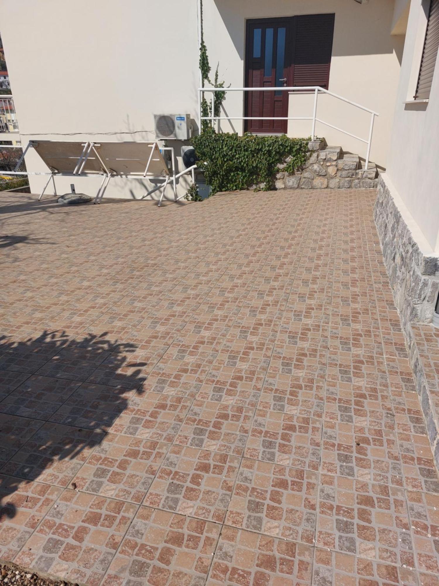 Apartmani Kadmen Ika Exterior photo