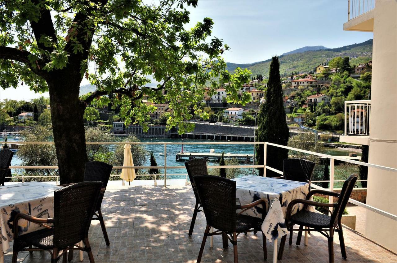 Apartmani Kadmen Ika Exterior photo