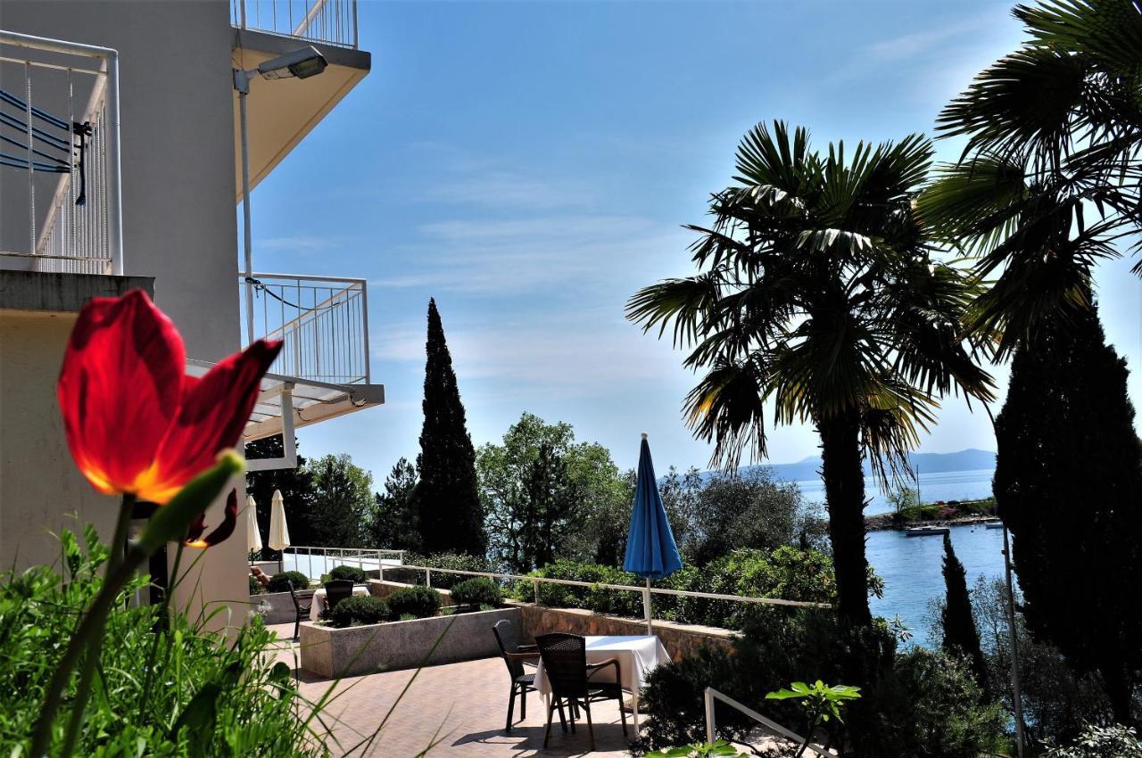 Apartmani Kadmen Ika Exterior photo