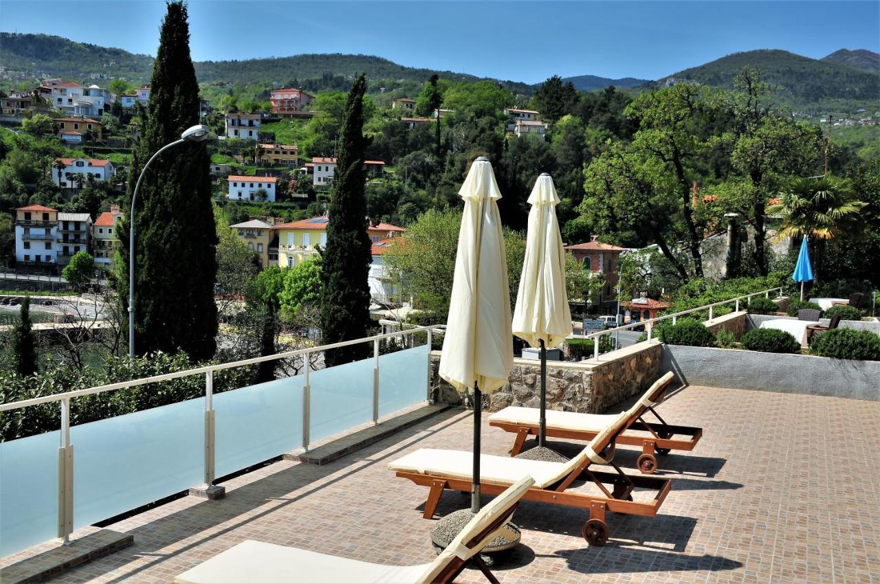 Apartmani Kadmen Ika Exterior photo